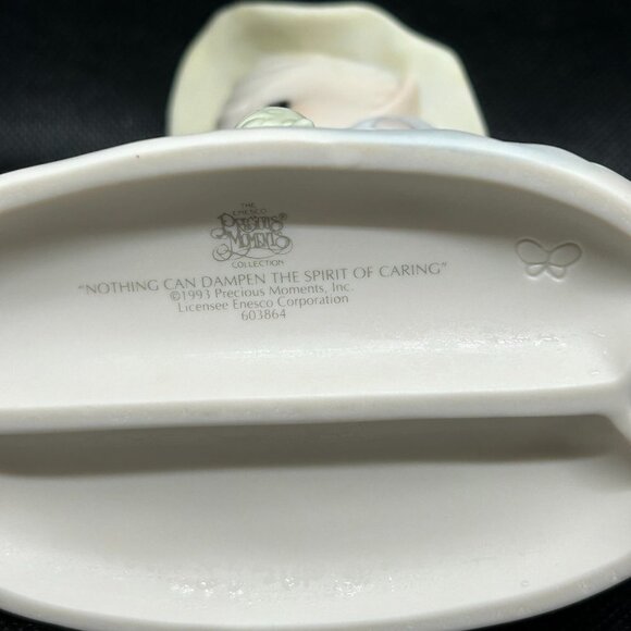 Precious Moments "Nothing Can Dampen The Spirit Of Caring " figurine - Picture 3 of 3